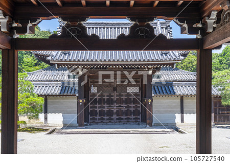 從京都泉湧寺御座所眺望欽差門 105727540