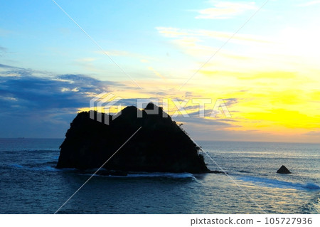 An island floating in the sea and a beautiful sunset, Tombolo beach An island floating in the sea and a beautiful sunset, Tombolo beach 105727936