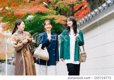 A group of three women sightseeing in Kyoto during the fall foliage season 105728772