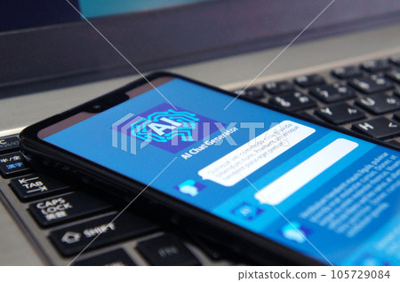 在筆記本電腦上與智能手機聊天 AI 105729084