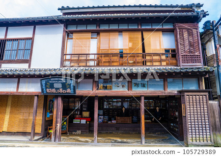在內子的街道周圍 105729389