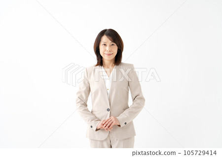Business senior woman 105729414