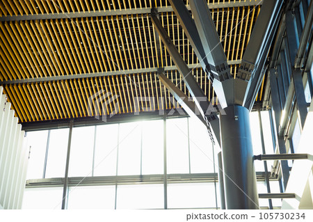 metal steelcolumn in modern building, fixing column and ceiling or roof, construction. shopping mall, airport metal steelcolumn in modern building, fixing column and ceiling or roof, construction. shopping mall, airport 105730234