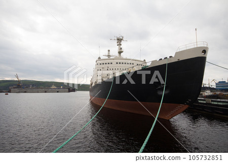 Old Nuclear icebreaker in North port 105732851