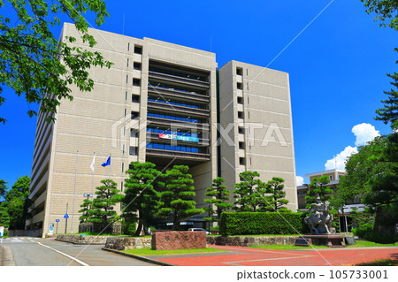 [Fukui Prefecture] Fukui Prefectural Office in sunny weather 105733001