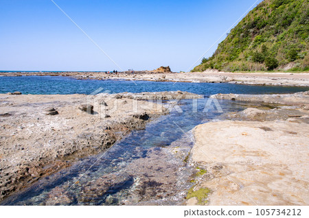 Iwami Tatamigaura Senjojiki Scenery with a view of horseback Hamada City, Shimane Prefecture 105734212