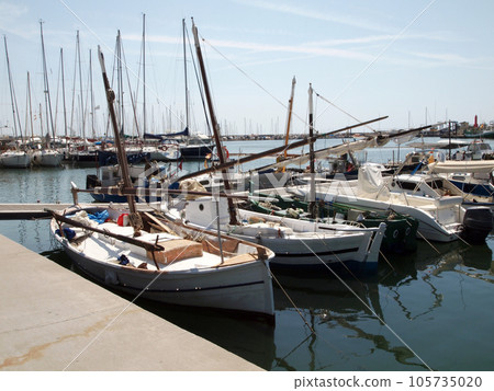 Parking of fishing boats in the port of Cambrils, tourist area of the Costa Dorada with developed infrastructure of the leisure industry. 105735020