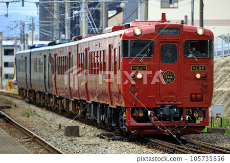 Sightseeing trains "Isaburo Shinpei" "Kawasemi Yamasemi" (JR Kyushu) Sightseeing trains "Isaburo Shinpei" "Kawasemi Yamasemi" (JR Kyushu) 105735856