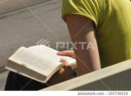 reading pleasure in the summer reading pleasure in the summer 105736018