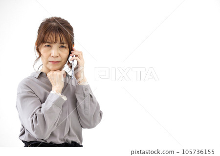 Middle female smartphone call Middle female smartphone call 105736155