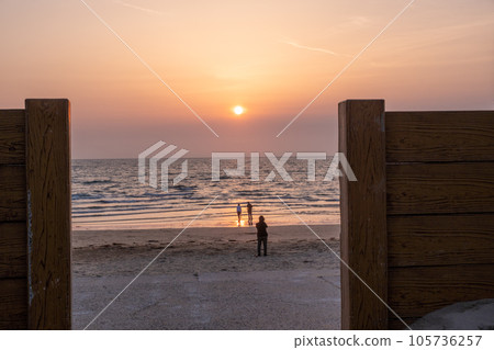 岩屋海岸的沙灘和日落天空 岩屋海岸的沙灘和日落天空 105736257