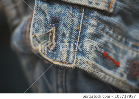 Blue jeans buttonhole detail 105737957