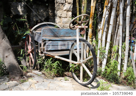 Two-wheeled trolley for the transport of goods. Two-wheeled trolley for the transport of goods. 105739040