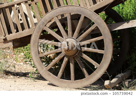 Two-wheeled trolley for the transport of goods. Two-wheeled trolley for the transport of goods. 105739042