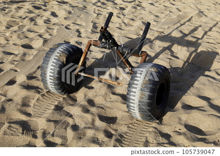 Two-wheeled trolley for the transport of goods. 105739047
