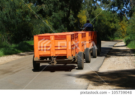 Two-wheeled trolley for the transport of goods. Two-wheeled trolley for the transport of goods. 105739048