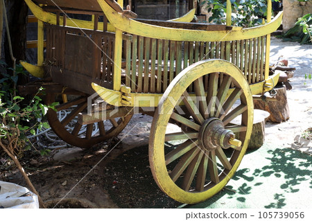 Two-wheeled trolley for the transport of goods. Two-wheeled trolley for the transport of goods. 105739056