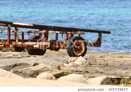 Two-wheeled trolley for the transport of goods. Two-wheeled trolley for the transport of goods. 105739057