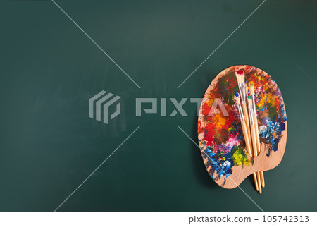 Back to art school. Painting courses. Art palette on chalkboard. 105742313
