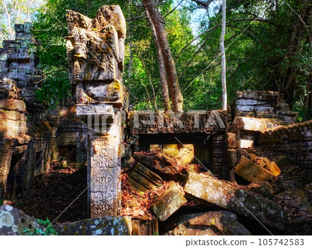 Crumbling heritage 105742583
