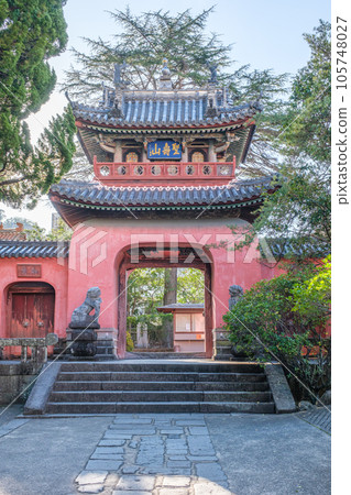 Sofuku-ji Temple Daiichimon Gate (National Treasure) 105748027