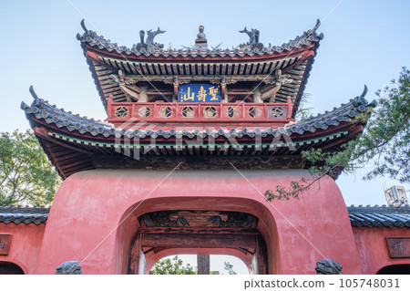 Sofuku-ji Temple Daiichimon Gate (National Treasure) 105748031