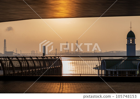 Photographing the refreshing sunrise view of Yokohama from Rinko Park｜Yokohama City, Kanagawa Prefecture 105748153