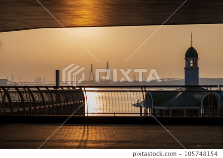 Photographing the refreshing sunrise view of Yokohama from Rinko Park｜Yokohama City, Kanagawa Prefecture 105748154