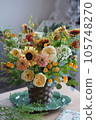 Flower arrangement with sunflowers and roses 105748270