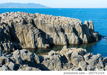 The scenery of Tojinbo, a sightseeing spot with cliffs on a refreshing summer morning｜Sakai City, Fukui Prefecture 105751314