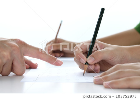 Hands of children studying at school / cram school 105752975
