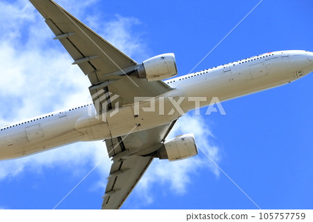 客機起飛圖片 105757759