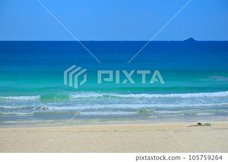 Image of waves and surfboards on the beautiful white sandy beach of Tatadohama, Izu Peninsula, Minamiizu, Shimoda City, Shizuoka Prefecture (2) Image of waves and surfboards on the beautiful white sandy beach of Tatadohama, Izu Peninsula, Minamiizu, Shimoda City, Shizuoka Prefecture (2) 105759264