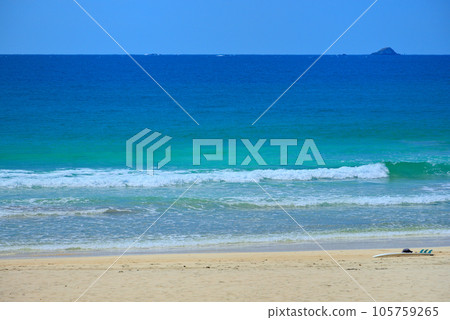 Image of waves and surfboards on the beautiful white sandy beach of Tatadohama, Izu Peninsula, Minamiizu, Shimoda City, Shizuoka Prefecture (3) Image of waves and surfboards on the beautiful white sandy beach of Tatadohama, Izu Peninsula, Minamiizu, Shimoda City, Shizuoka Prefecture (3) 105759265