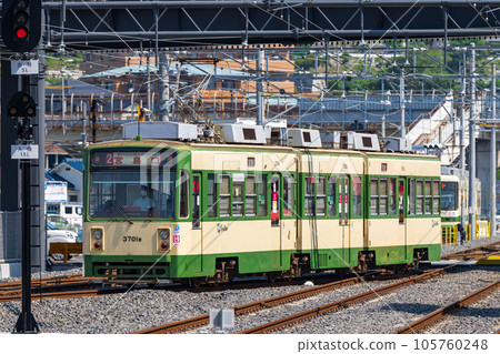 穿過廣島市中心的廣電電車 穿過廣島市中心的廣電電車 105760248