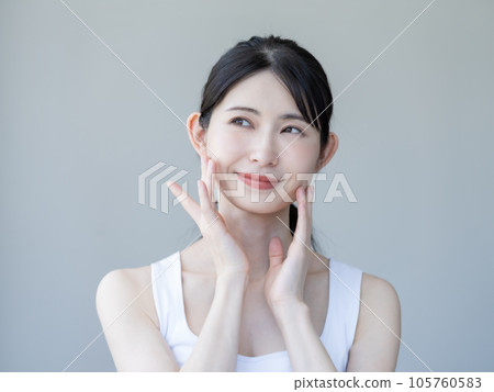 做皮膚護理的女性 女性 美容 護膚 年輕女性 105760583