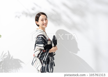 A woman in a yukata, a fan A woman in a yukata, a fan 105761313