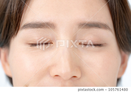 Female eyes 105761480