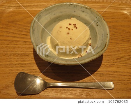 Ice cream Ice cream 105762085