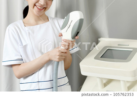 Young female hair removal salon treatment staff Young female hair removal salon treatment staff 105762353