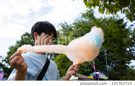 cotton candy and children 105762724