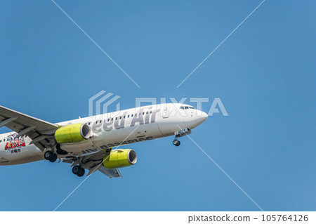 [Solaseed Air plane landing from Jonanjima Seaside Park] 105764126