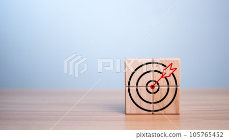 Wooden block and target icon placed on wooden background. Business concept. Management concept. Business planning concept. 105765452