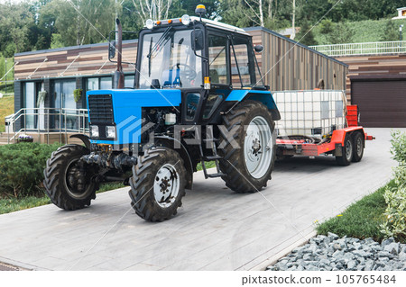 wheeled tractor with irrigation tanks on a trailer for maintenance of urban green spaces wheeled tractor with irrigation tanks on a trailer for maintenance of urban green spaces 105765484