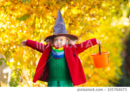 Kids trick or treat. Halloween fun for children. Kids trick or treat. Halloween fun for children. 105768073