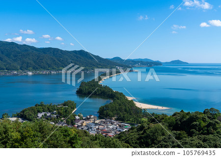 [Kyoto Prefecture] Amanohashidate in fine weather (Landscape of Hiryukan) 105769435