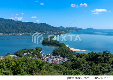 [Kyoto Prefecture] Amanohashidate in fine weather (Landscape of Hiryukan) 105769442