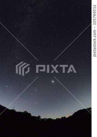 Jupiter and Taurus rising in the eastern sky in Hakushu Town, Hokuto City 105769552