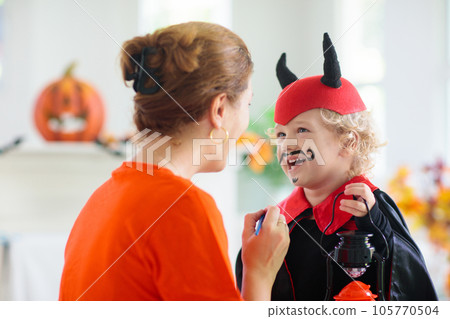 Child in Halloween costume. Kids trick or treat. 105770504