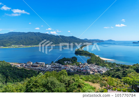 [Kyoto Prefecture] Amanohashidate in fine weather (Landscape of Hiryukan) 105770784